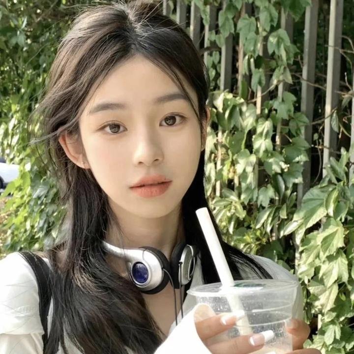 27套礼服封面